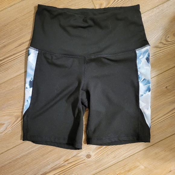 GAIAM Black Biker Shorts Size XS - Picture 1 of 4